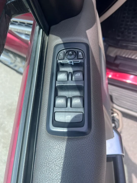 2014 Land Rover Discovery 4th Gen - Image 29 of 31