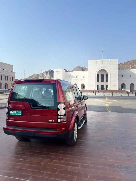 2014 Land Rover Discovery 4th Gen - Image 11 of 31
