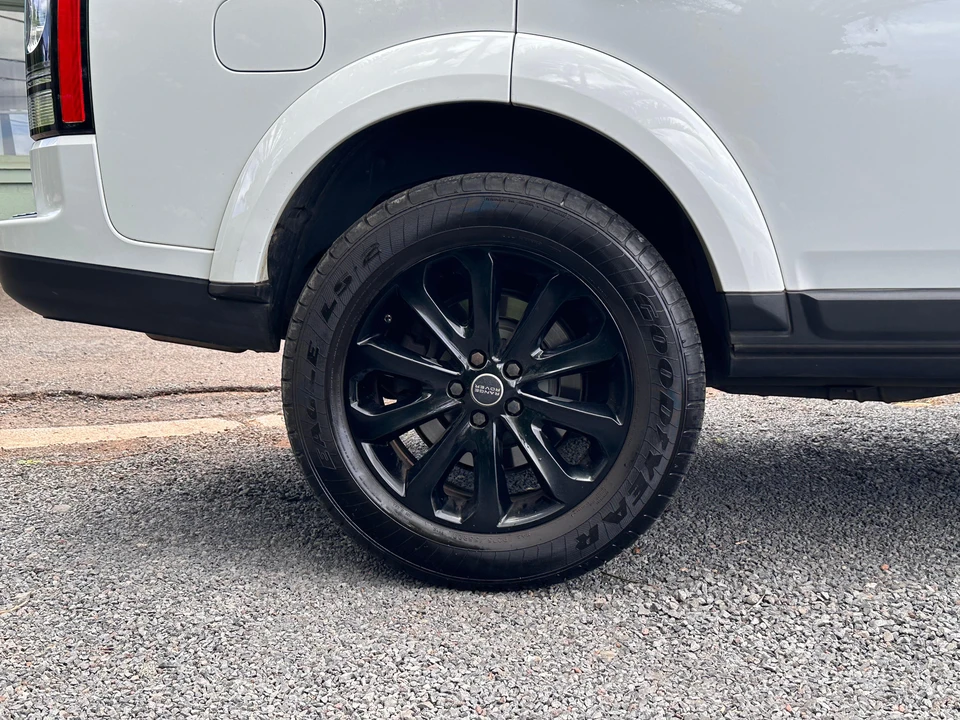 2014 Land Rover Discovery 4th Gen - Image 28 of 31