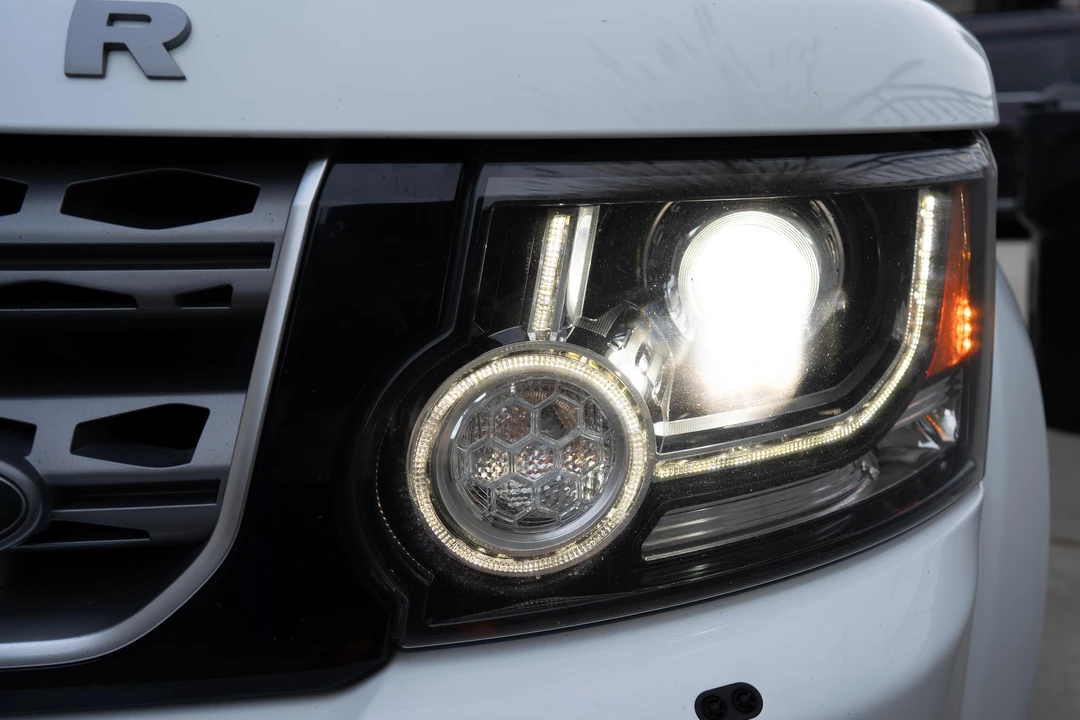 2014 Land Rover Discovery 4th Gen - Image 14 of 31