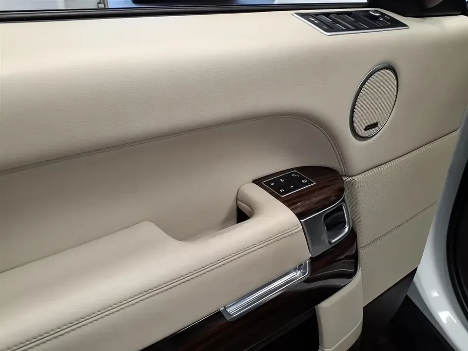 2014 Land Rover Range Rover L405 - Image 10 of 18