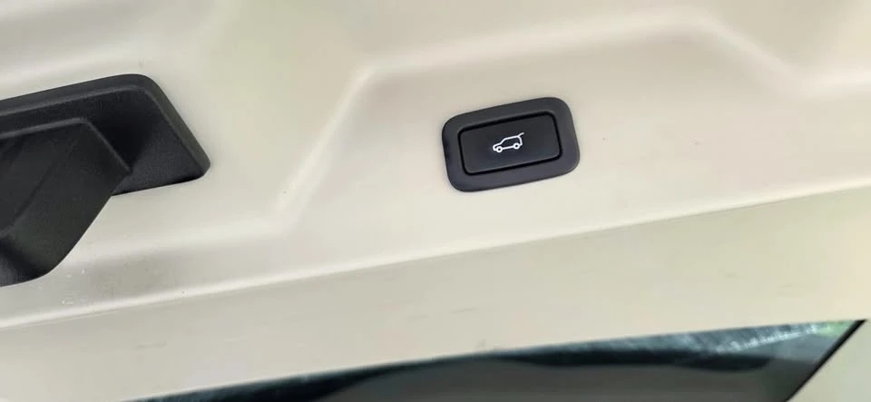 2014 Land Rover Range Rover L405 - Image 3 of 12