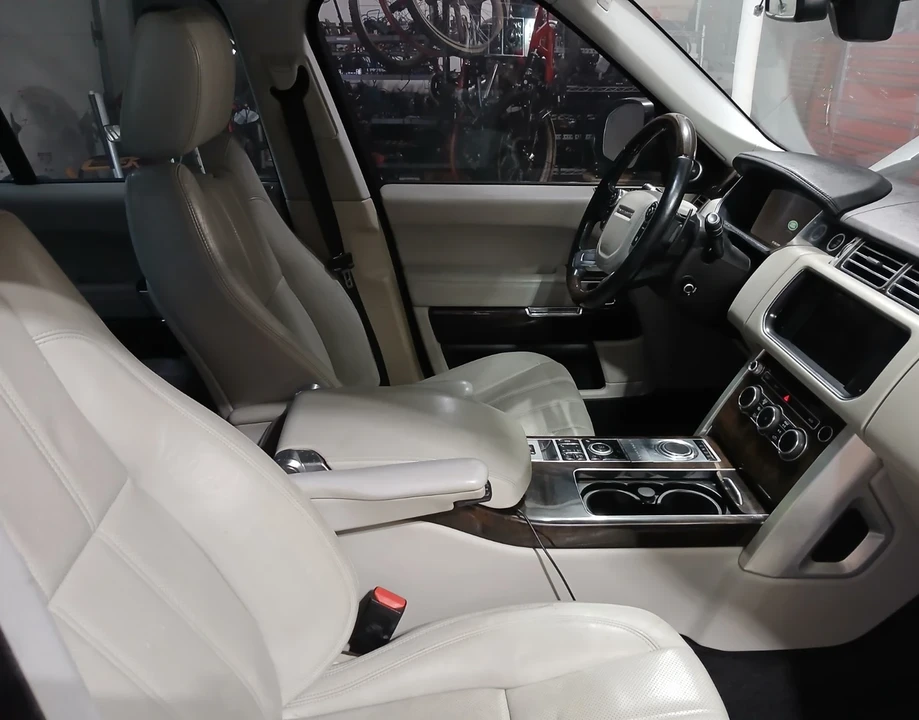 2014 Land Rover Range Rover L405 - Image 6 of 9