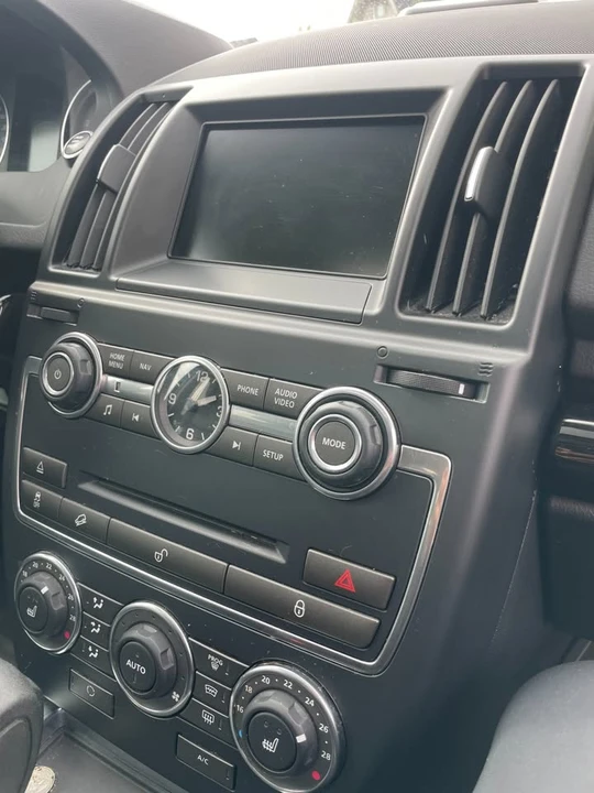 2014 Land Rover Freelander - Image 15 of 16