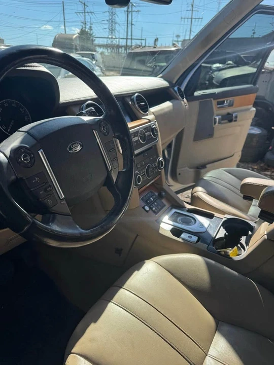 2014 Land Rover Discovery 4th Gen - Image 3 of 16