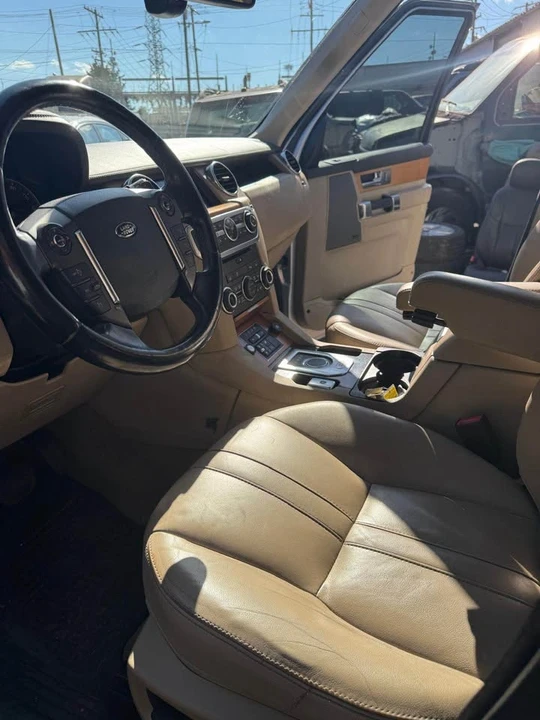 2014 Land Rover Discovery 4th Gen - Image 5 of 16