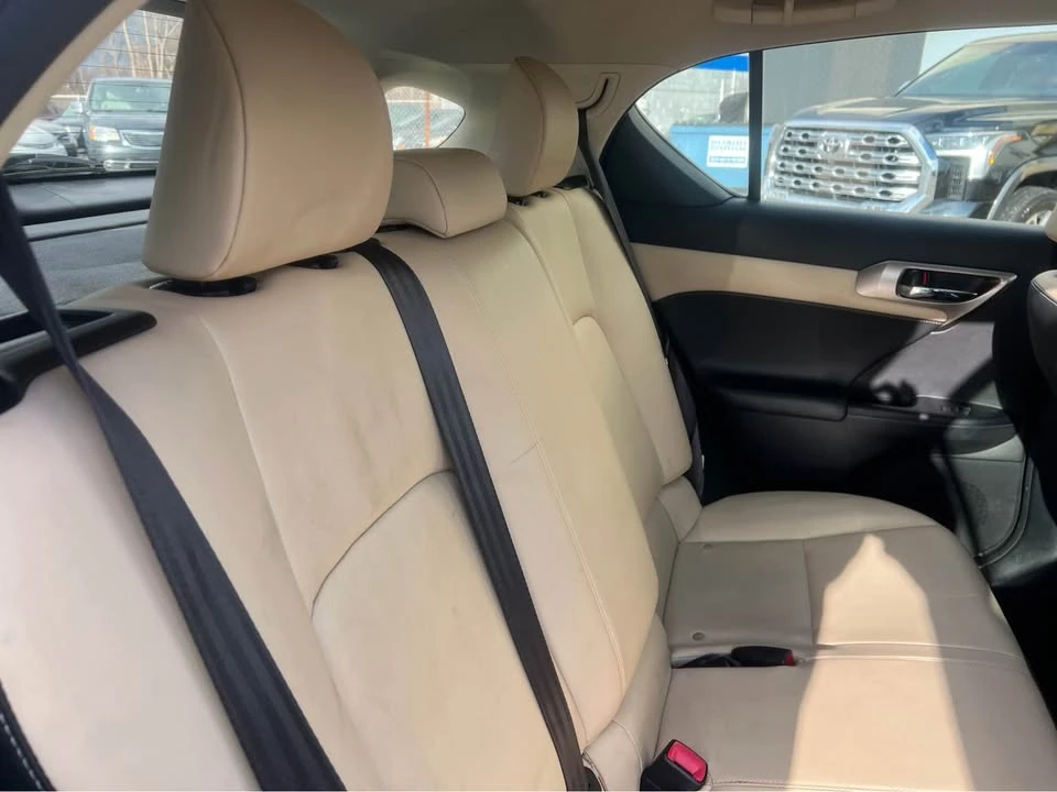 2014 Lexus CT - Image 12 of 20