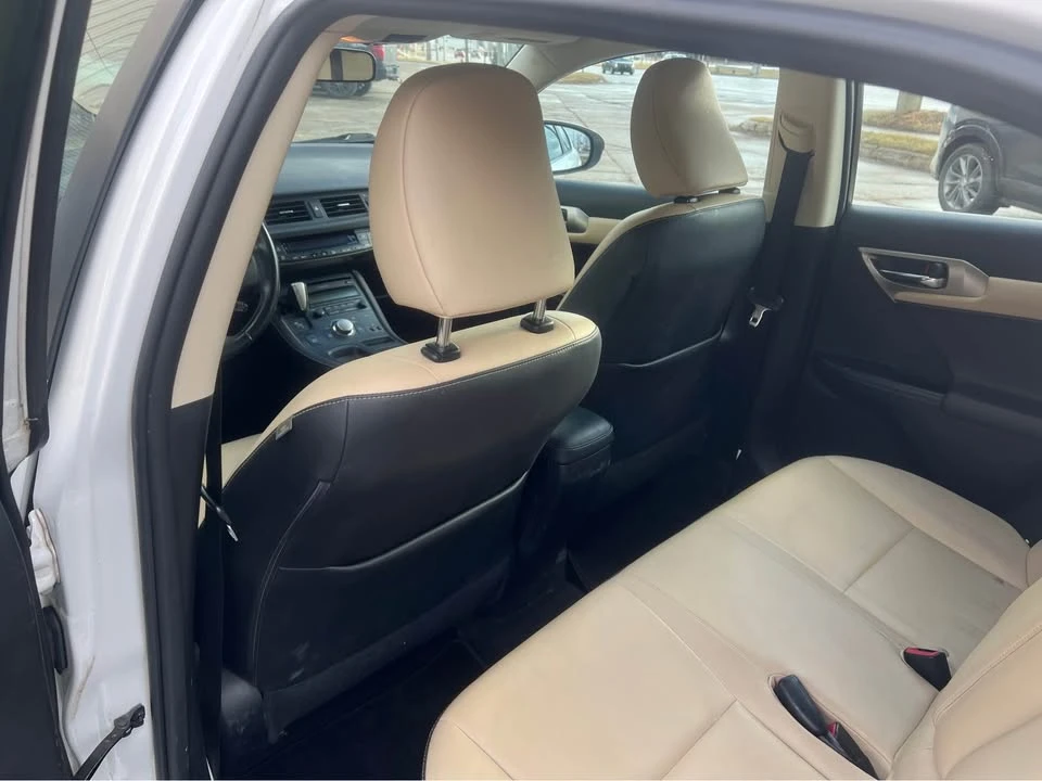 2014 Lexus CT - Image 13 of 20