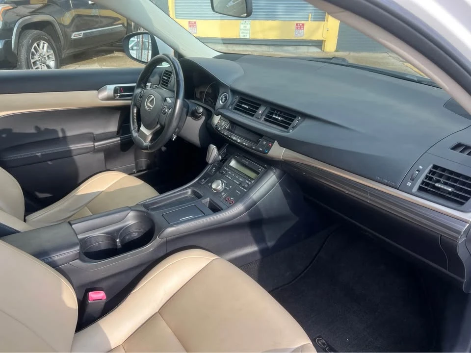 2014 Lexus CT - Image 9 of 20