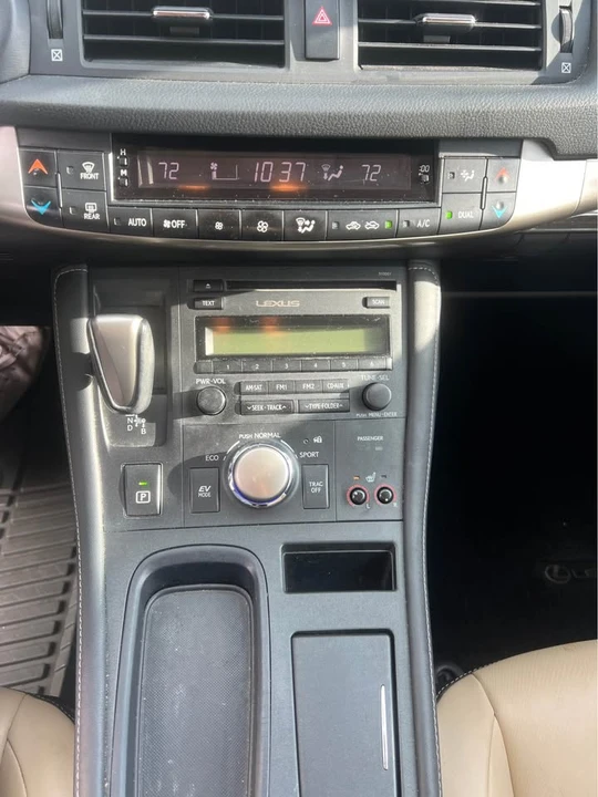 2014 Lexus CT - Image 15 of 20