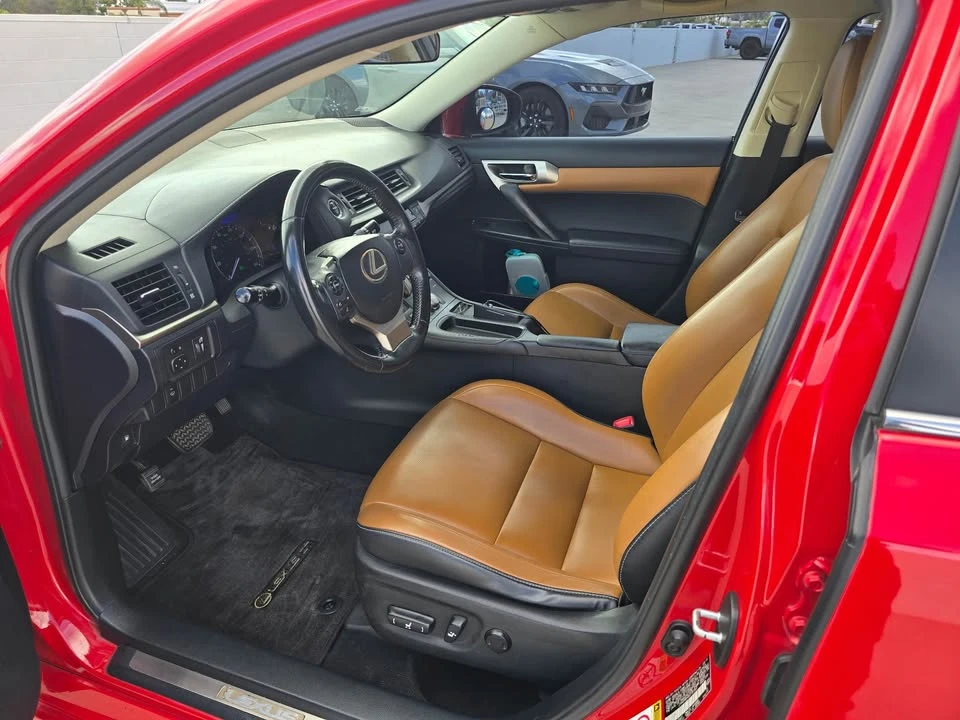 2014 Lexus CT - Image 8 of 10