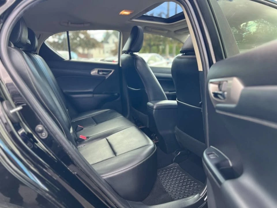 2014 Lexus CT - Image 18 of 20