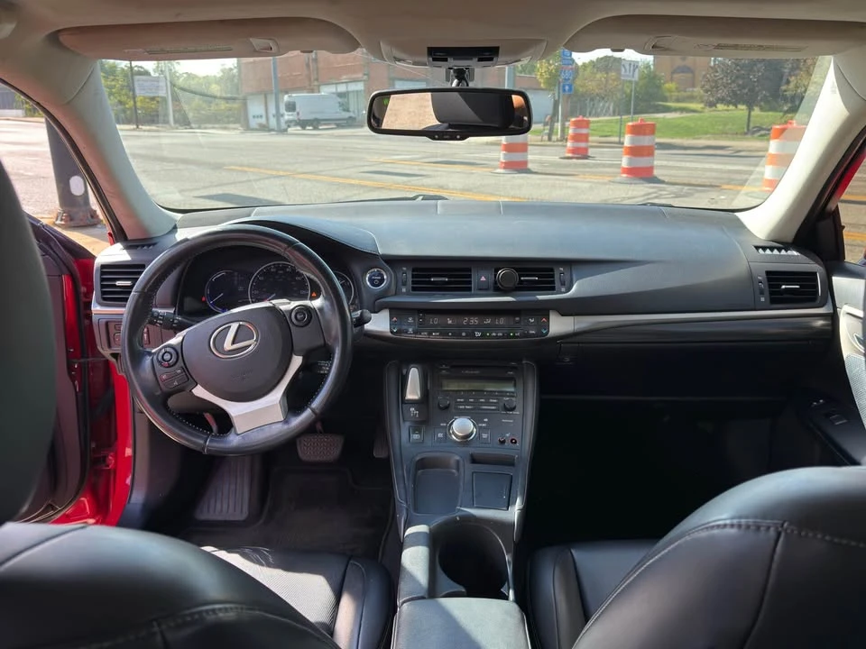 2014 Lexus CT - Image 10 of 12