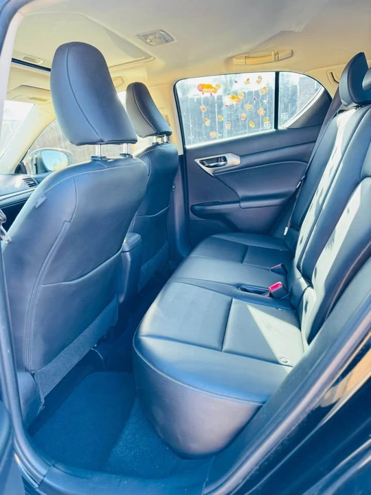2014 Lexus CT - Image 9 of 15