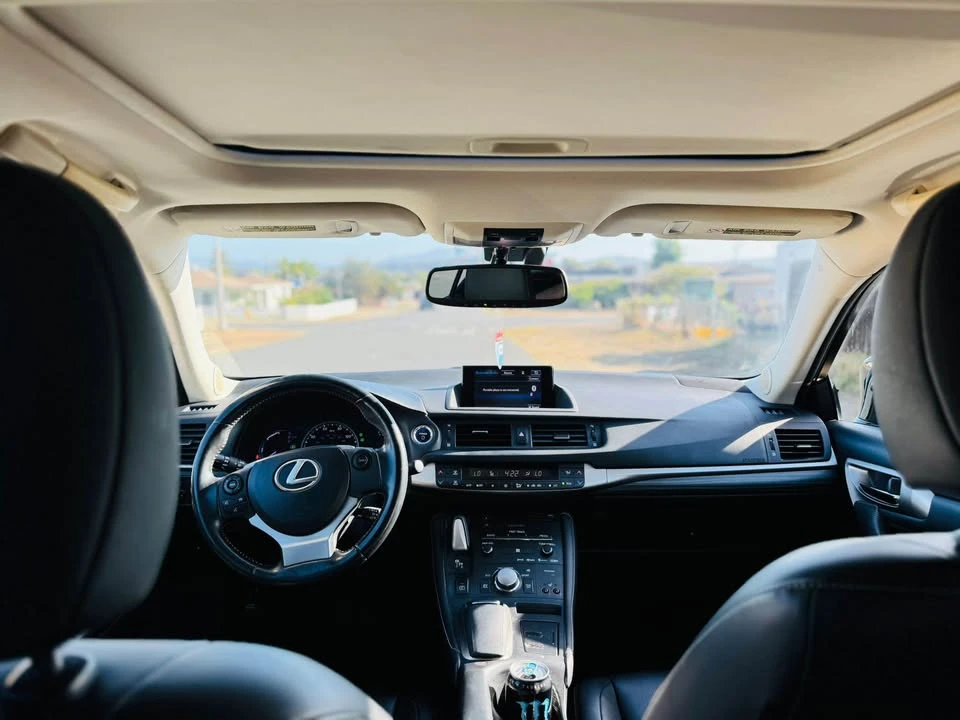 2014 Lexus CT - Image 13 of 15