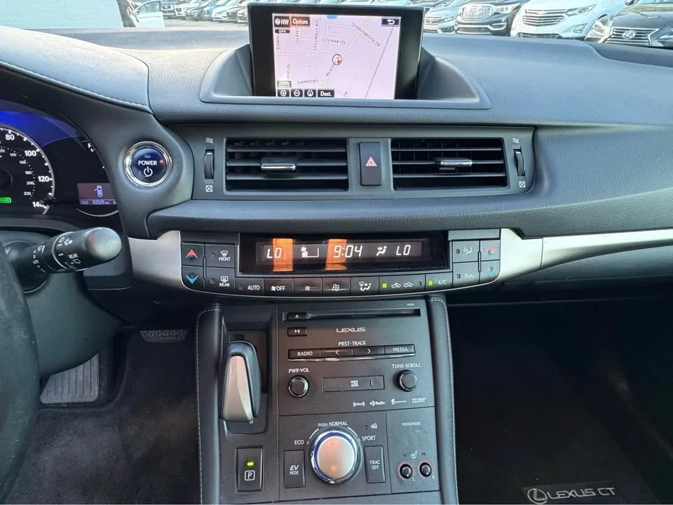 2014 Lexus CT - Image 13 of 20
