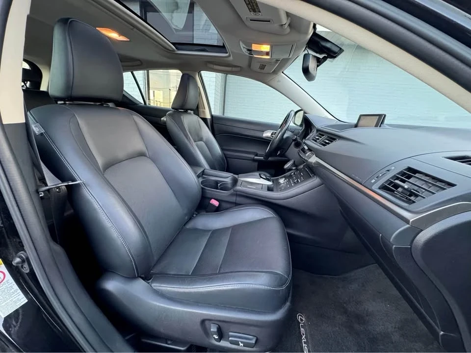 2014 Lexus CT - Image 17 of 20
