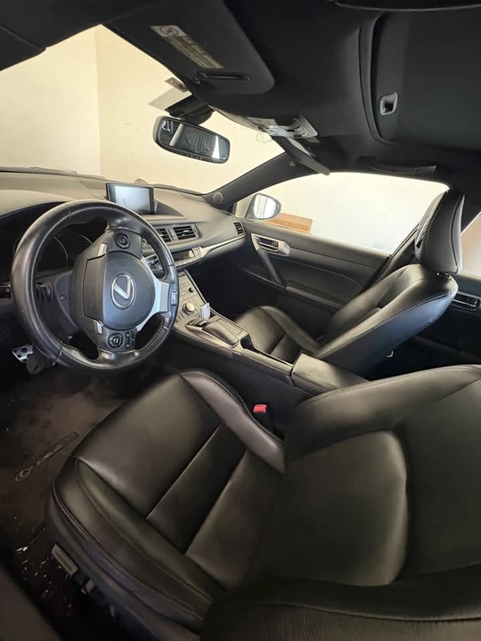 2014 Lexus CT - Image 2 of 4