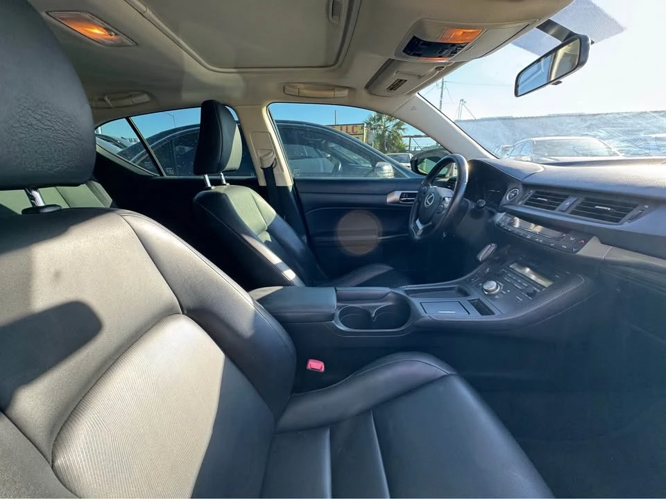 2014 Lexus CT - Image 9 of 10