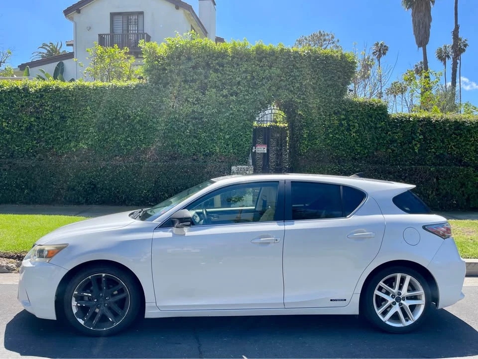 2014 Lexus CT - Image 2 of 14