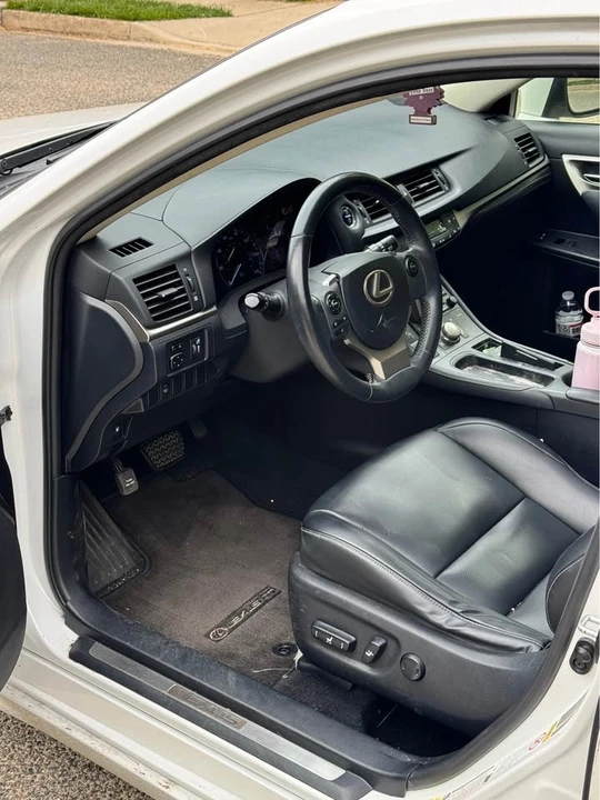 2014 Lexus CT - Image 8 of 15