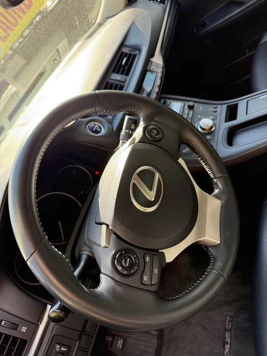 2014 Lexus CT - Image 3 of 5