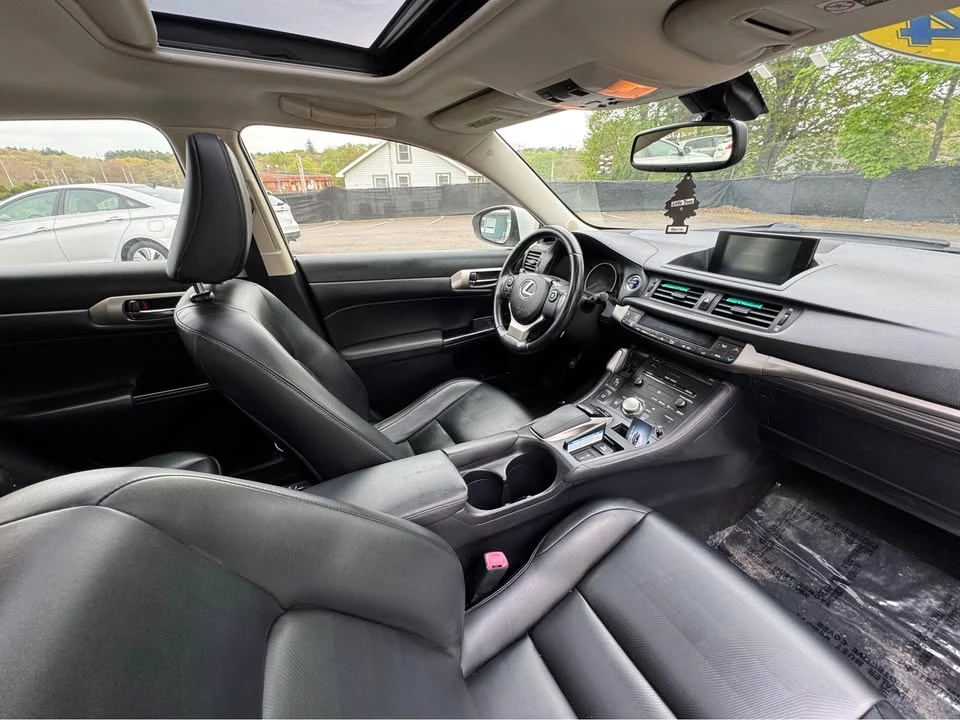 2014 Lexus CT - Image 15 of 20