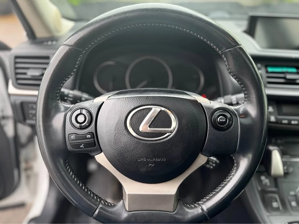 2014 Lexus CT - Image 16 of 20