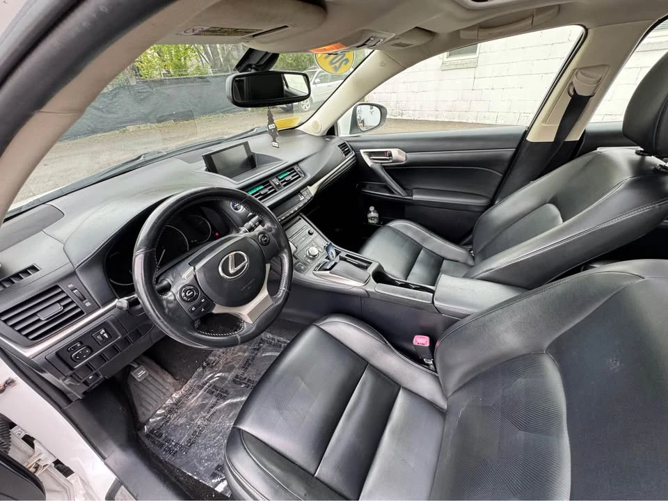 2014 Lexus CT - Image 12 of 20