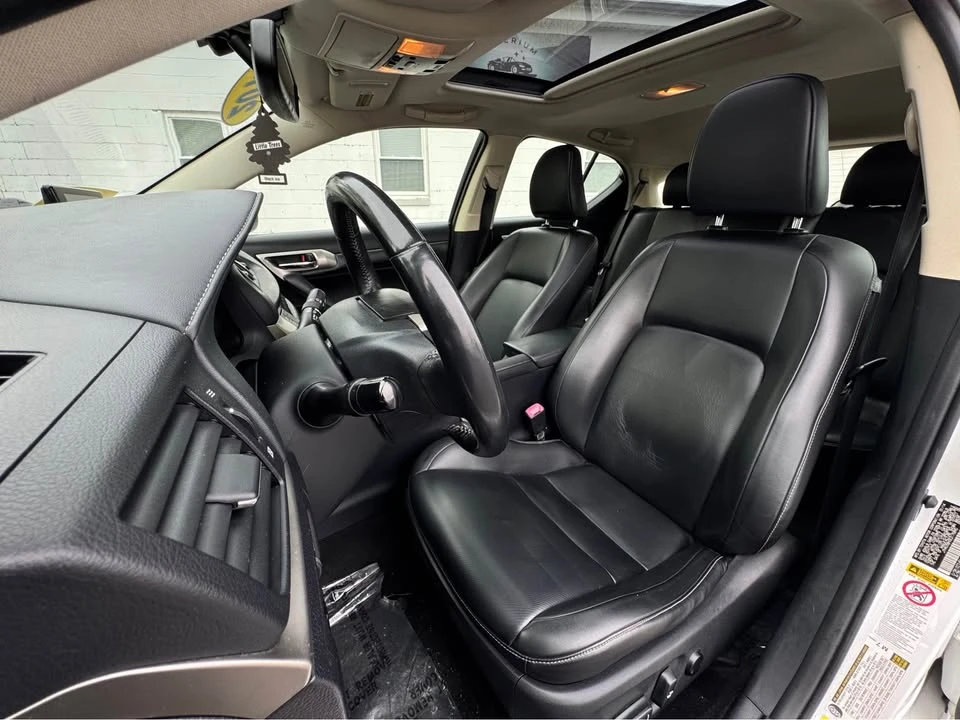 2014 Lexus CT - Image 11 of 20