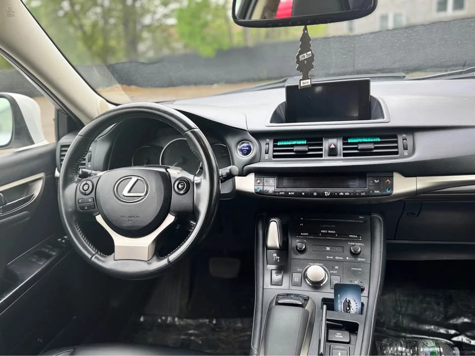 2014 Lexus CT - Image 9 of 20