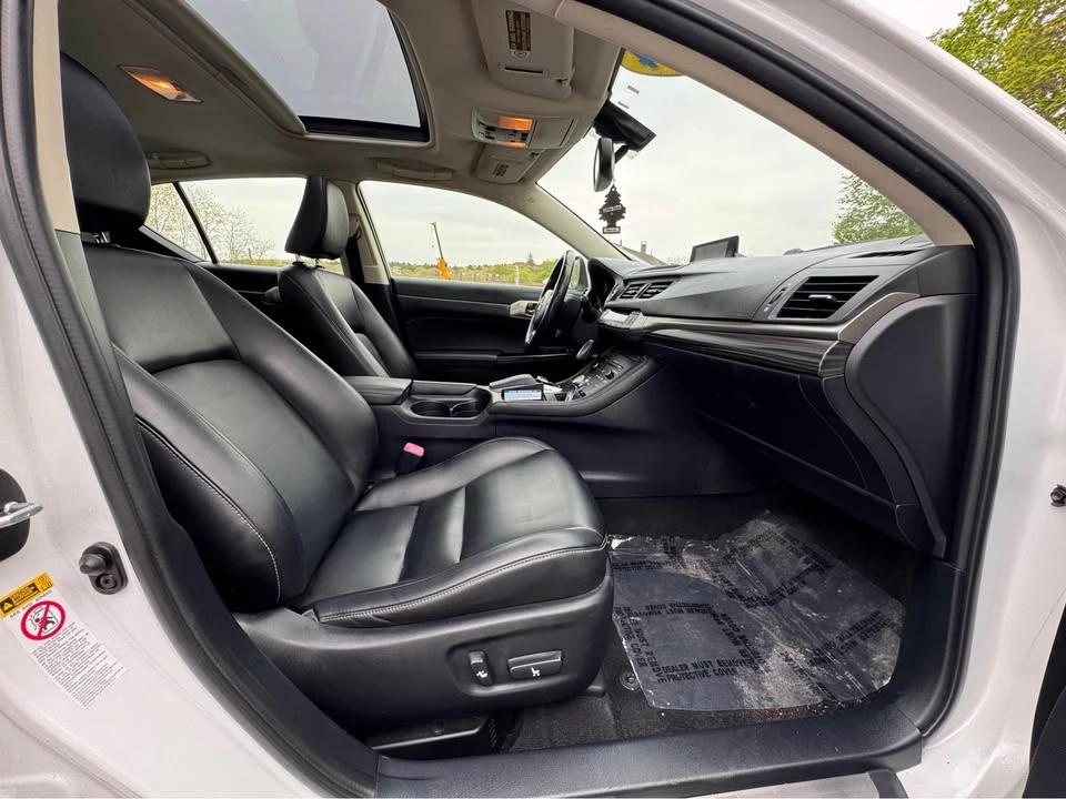2014 Lexus CT - Image 15 of 20