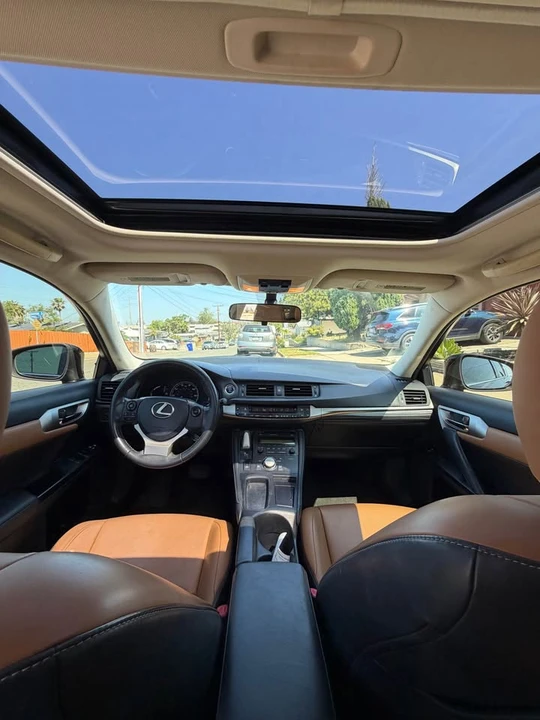 2014 Lexus CT - Image 11 of 16