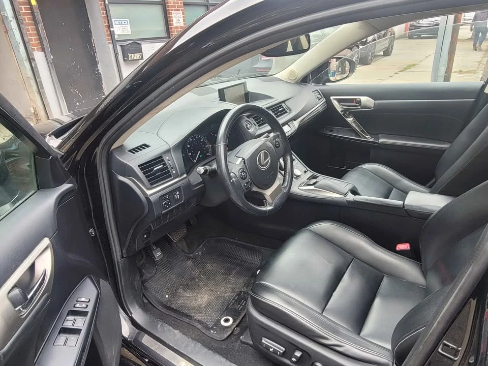 2014 Lexus CT - Image 10 of 14