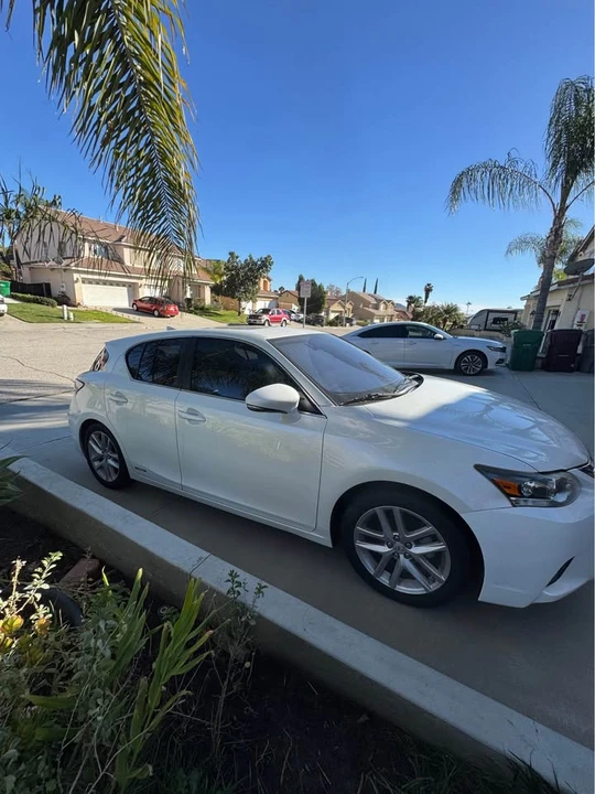 2014 Lexus CT - Image 2 of 8