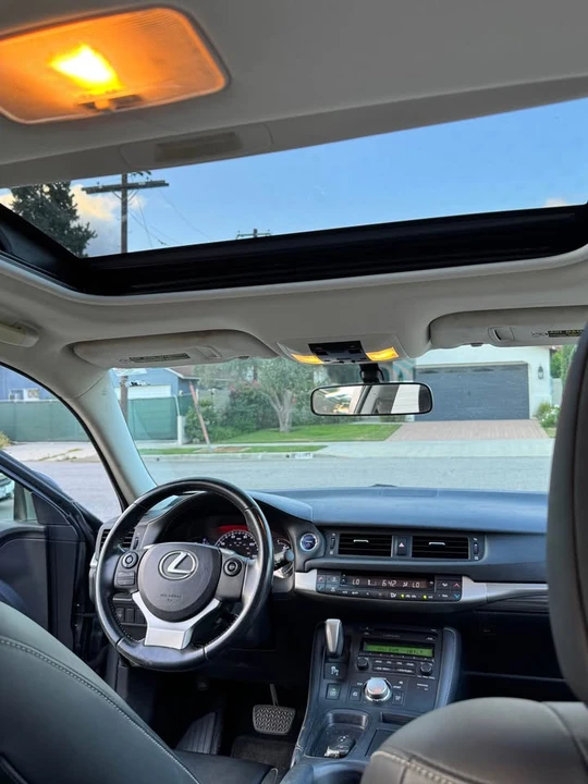 2014 Lexus CT - Image 15 of 17