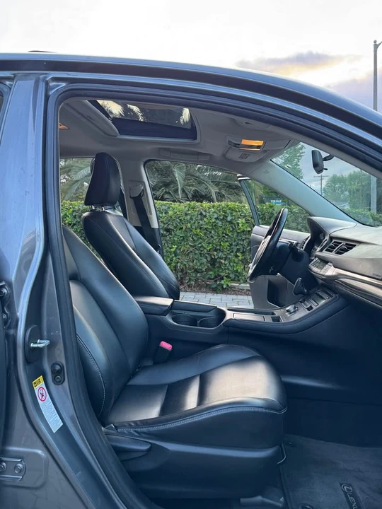 2014 Lexus CT - Image 14 of 17