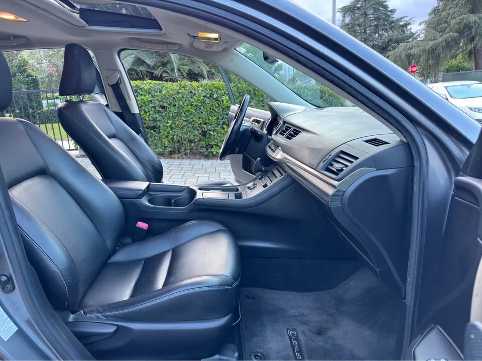 2014 Lexus CT - Image 12 of 19