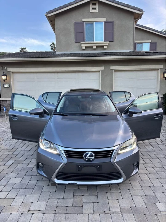 2014 Lexus CT - Image 2 of 19