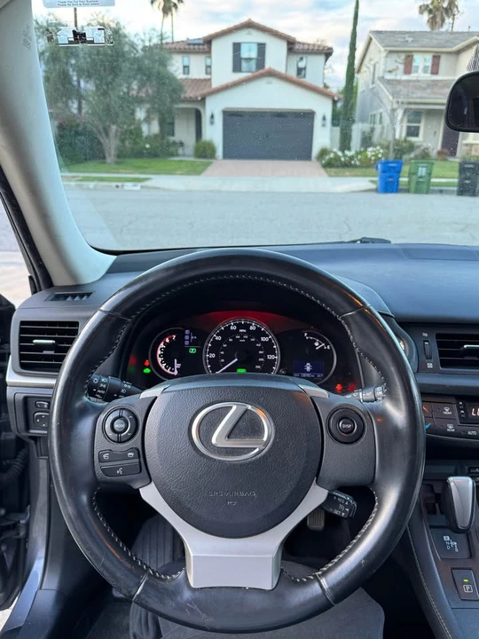 2014 Lexus CT - Image 11 of 17
