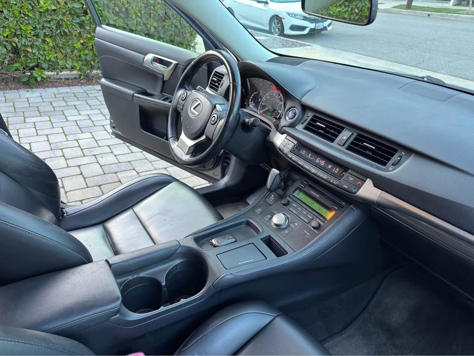 2014 Lexus CT - Image 14 of 19