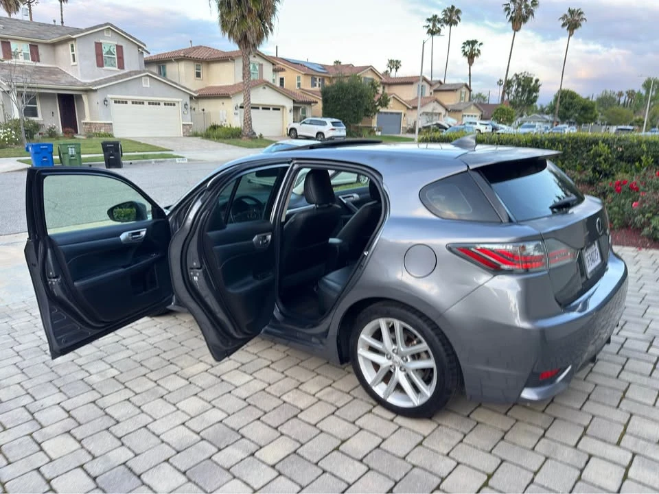 2014 Lexus CT - Image 16 of 19