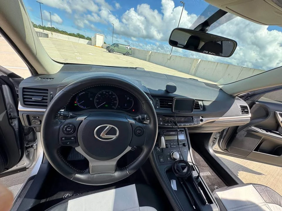 2014 Lexus CT - Image 16 of 20