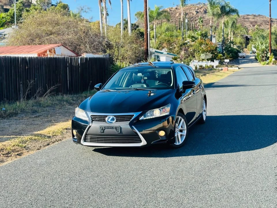 2014 Lexus CT - Image 2 of 15