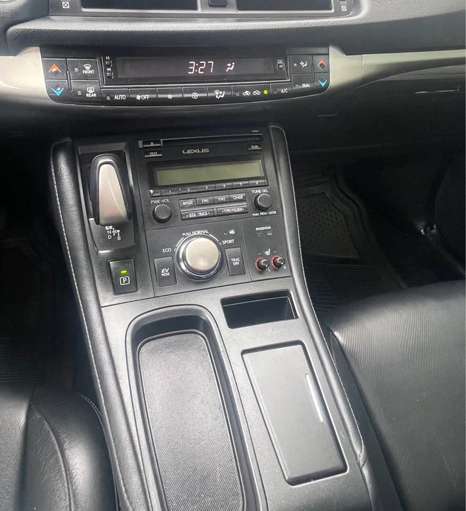 2014 Lexus CT - Image 9 of 12