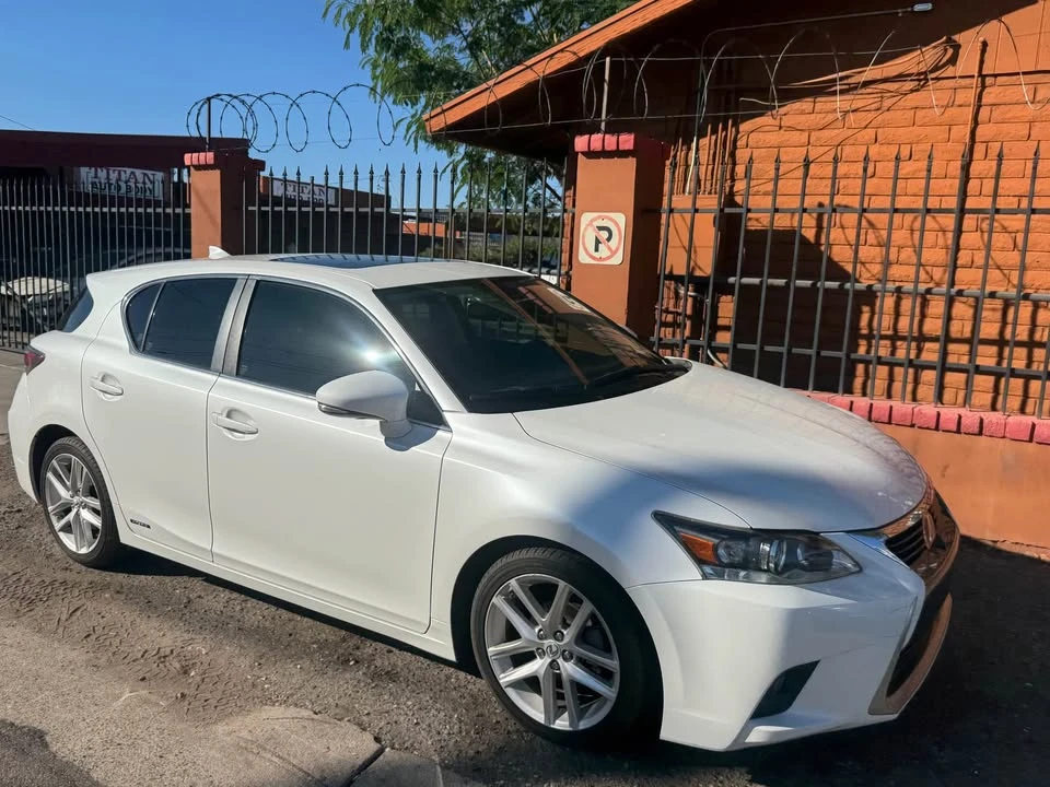 2014 Lexus CT - Image 2 of 5