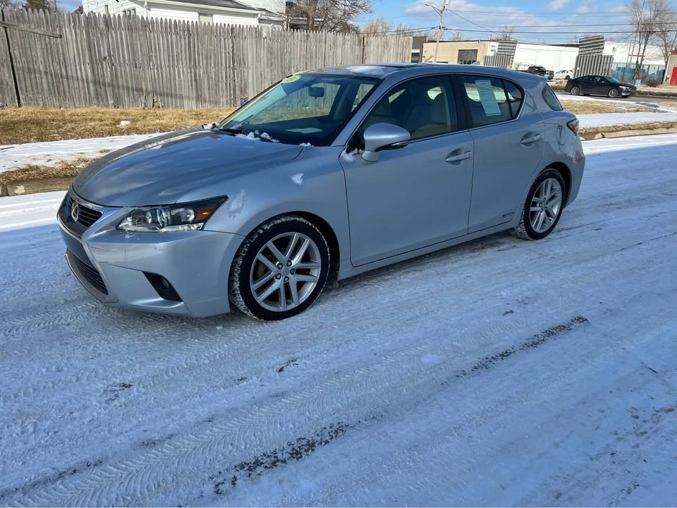 2014 Lexus CT - Image 2 of 16