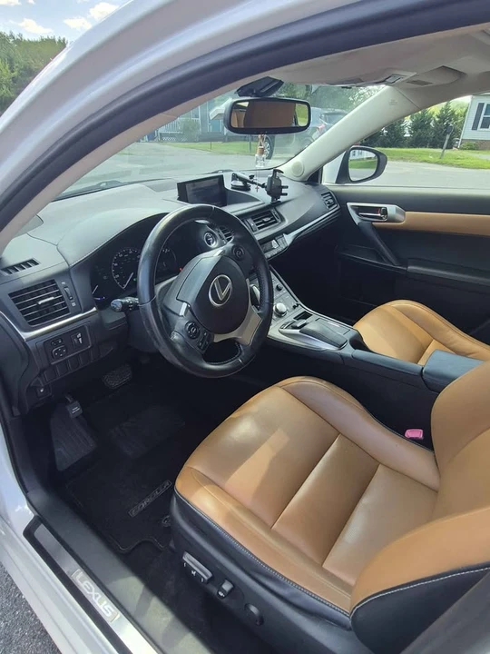2014 Lexus CT - Image 12 of 20