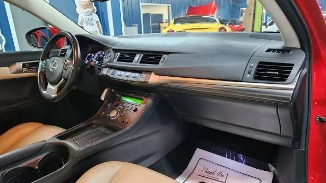 2014 Lexus CT - Image 13 of 21