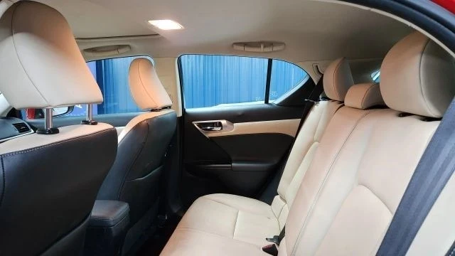 2014 Lexus CT - Image 17 of 21